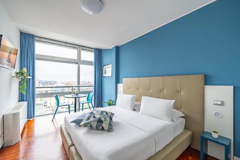 Double or Twin Room image 4