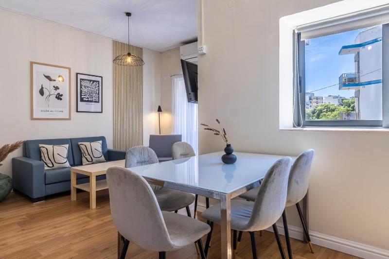 Three-Bedroom Apartment (5 Adults) image 1