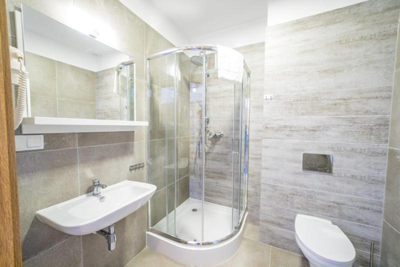 Double Room with Balcony image 2