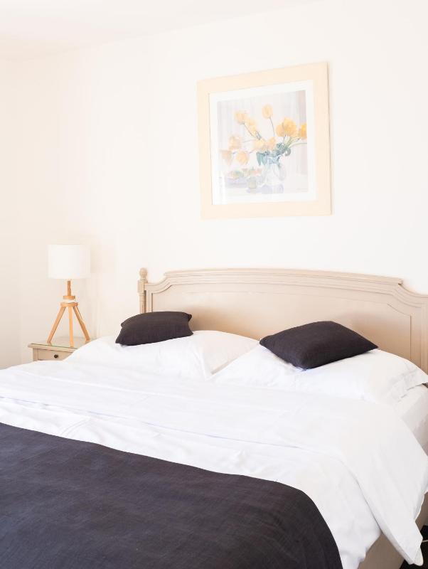 Deluxe Double Room with Lake View or Partial Lake View image 2