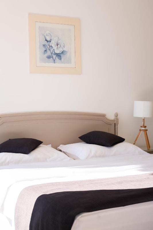 Standard Double Room with Lake View image 3