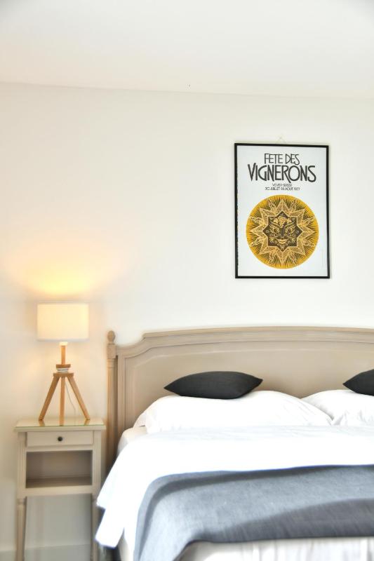Standard Double Room with Lake View image 4