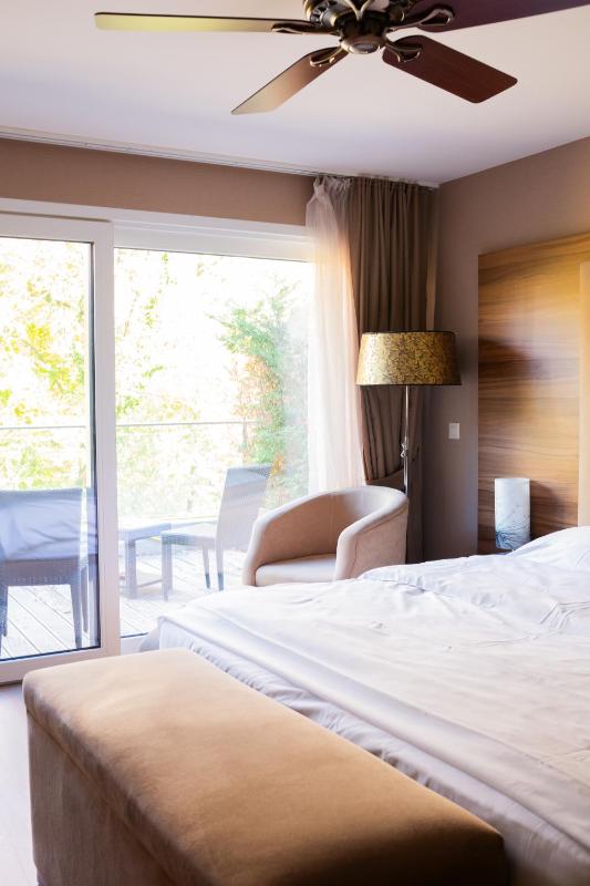 Deluxe Double Room with Forest View image 2