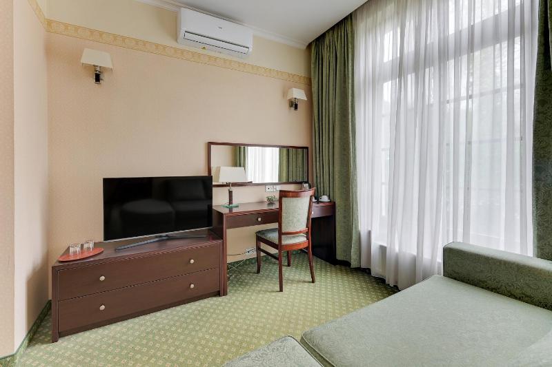 Deluxe Double Room image 3