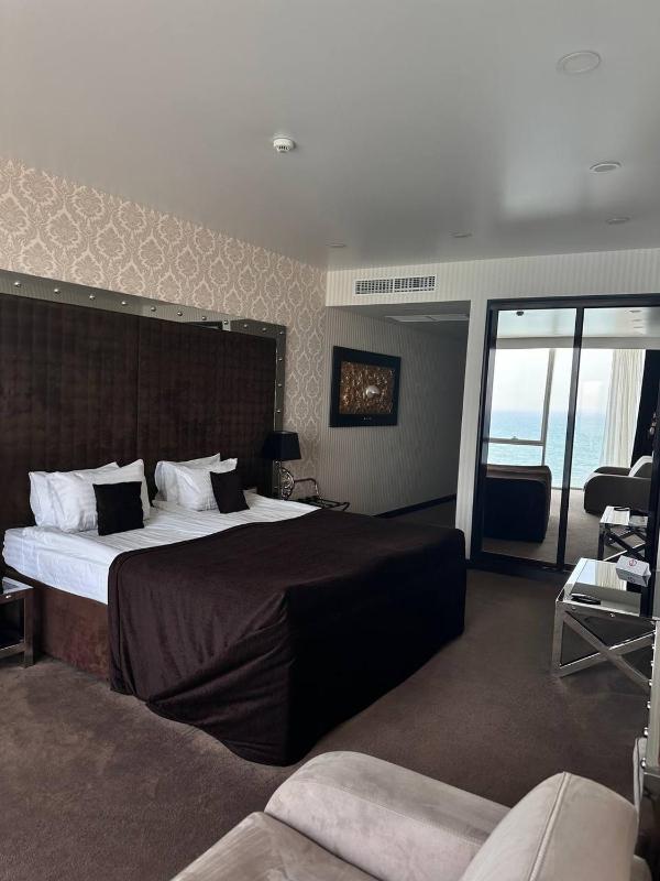 Deluxe Double or Twin Room with Sea View image 4