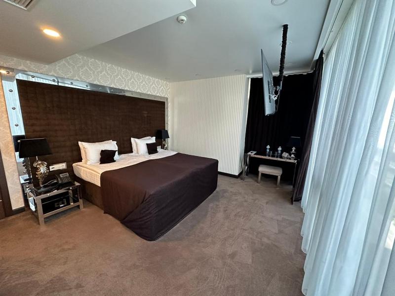 Standard Double or Twin Room image 3