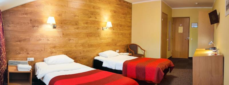Standard Twin Room image 4