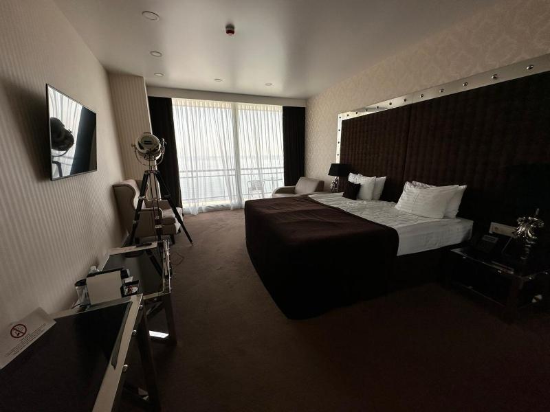 Deluxe Double or Twin Room with Balcony and Sea View image 1
