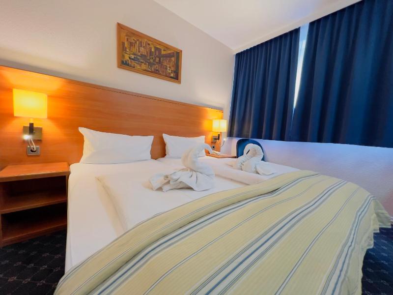 Comfort Triple Room image 1