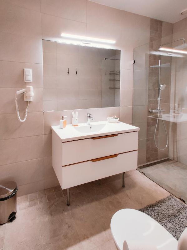 One-Bedroom Suite image 4