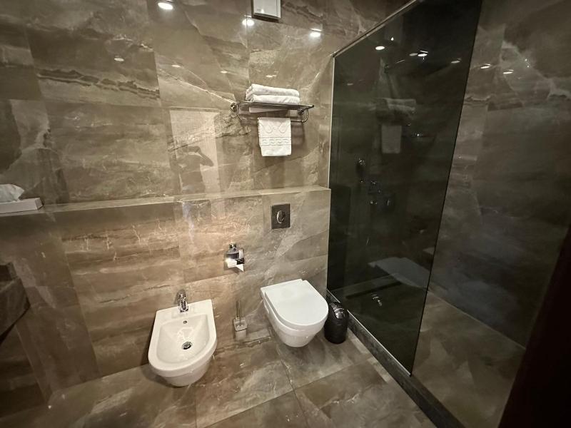 Deluxe Double or Twin Room with Balcony and Sea View image 2