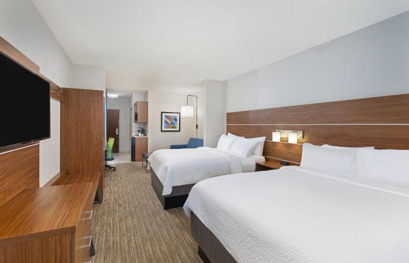 Queen Suite with Two Queen Beds image 4