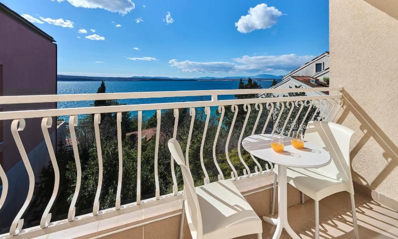 Comfort Double Room with Balcony and Partial Sea View image 3