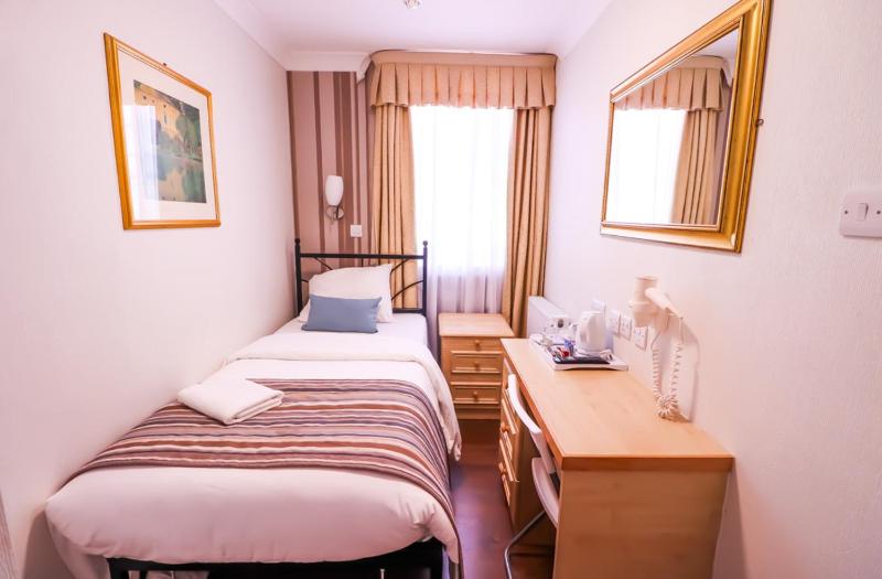 Standard Single Room with Shower image 4