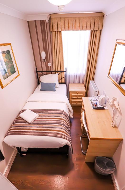 Standard Single Room with Shower image 3