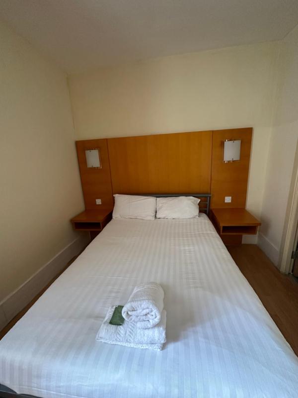 Double Room with Private Bathroom image 4