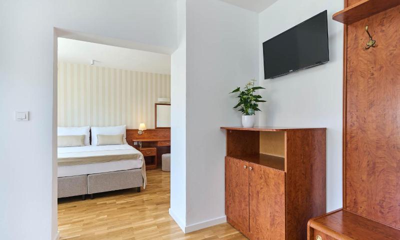 Standard Double Room with Balcony image 3