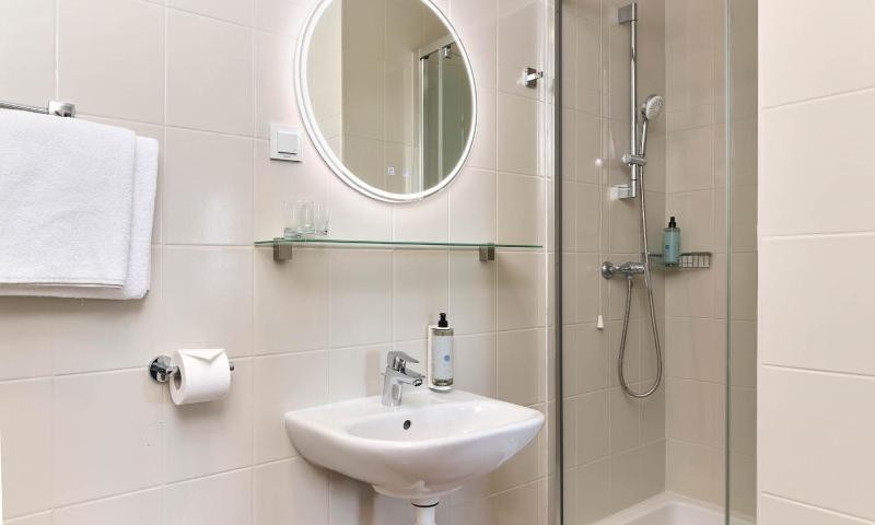 Standard Double Room with Sea View and Balcony image 2