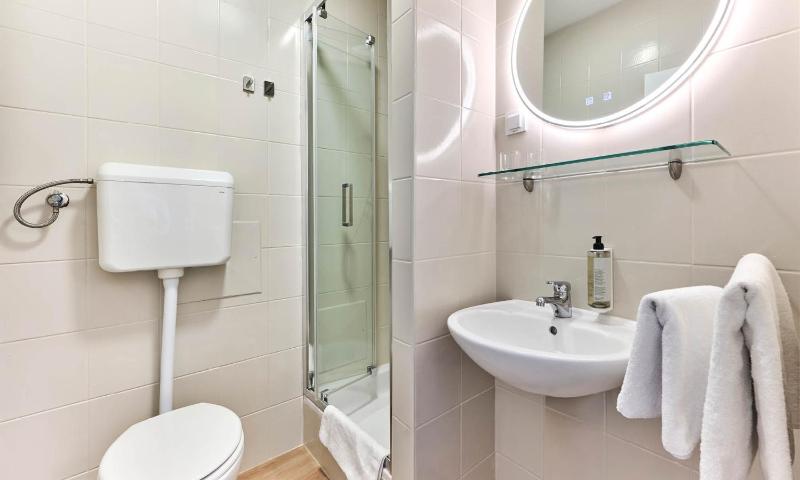 Standard Double Room with Sea View and Balcony image 4