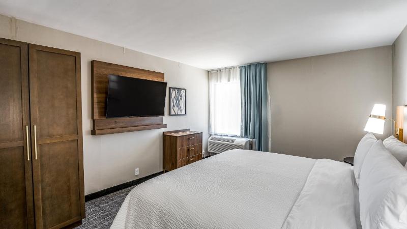 One-Bedroom Suite image 4