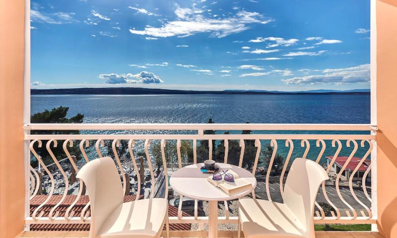 Superior Double Room with Balcony and Sea View image 3