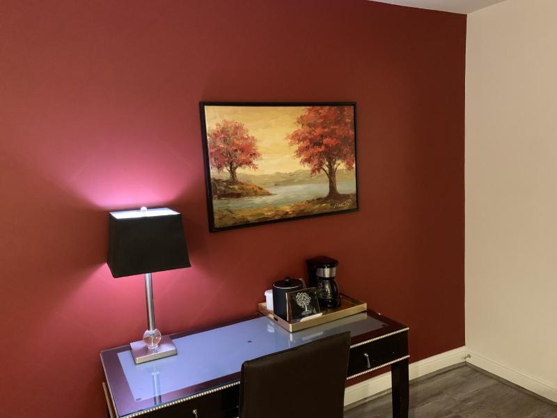 Superior King Room image 3