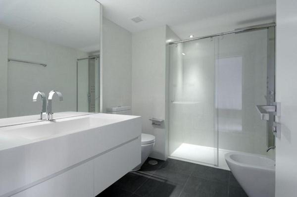 Double or Twin Room with Shared Bathroom image 3