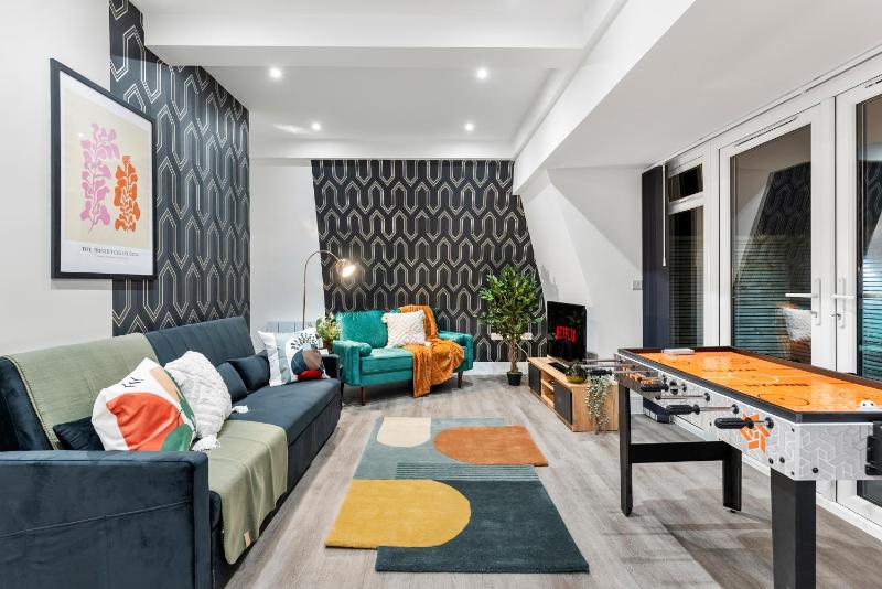 Charming Penthouse in Worthing - Sleeps 6 Images