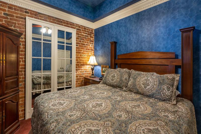 Quarter House - image 6
