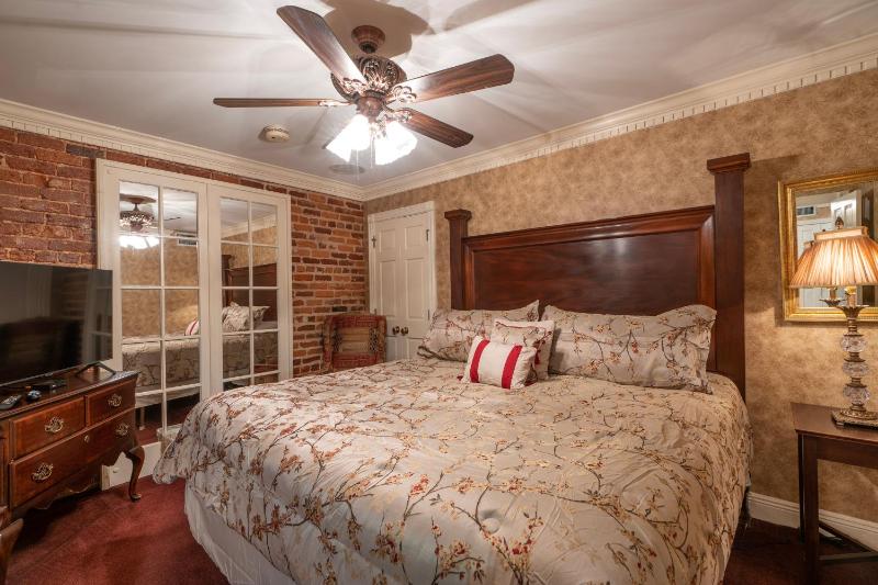 Quarter House - image 8