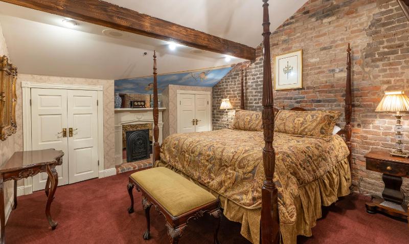 Quarter House - image 4