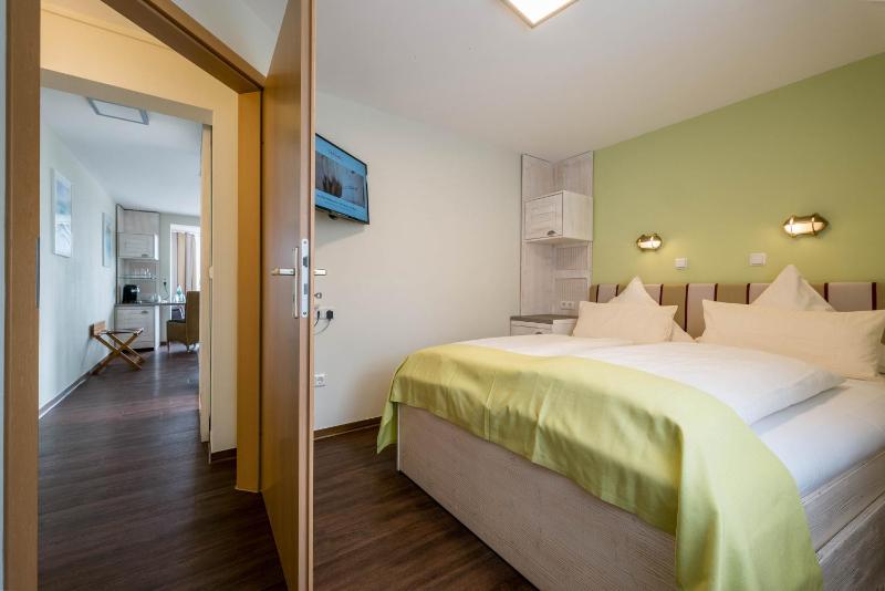 Suite with Sea View image 3