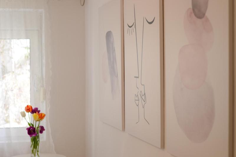 Single Room with Shared Bathroom image 4