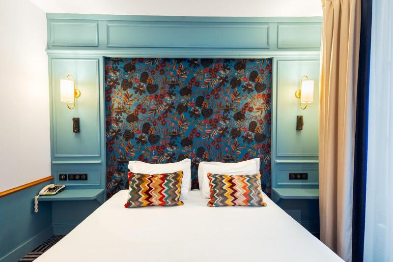 Deluxe Double or Twin Room image 4