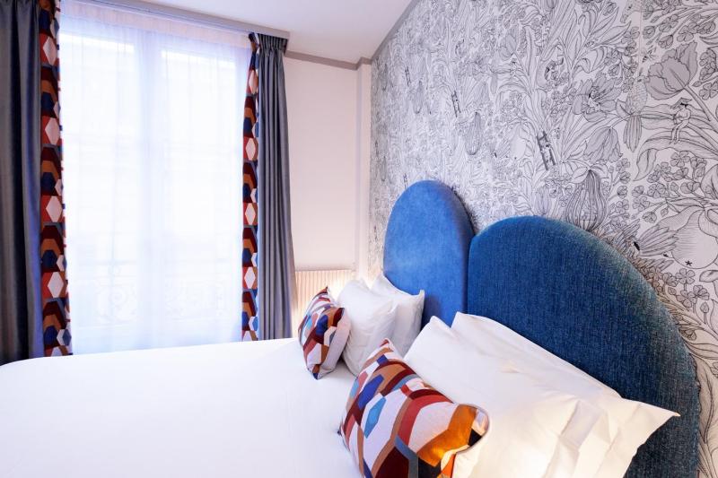 Classic Double Room image 3