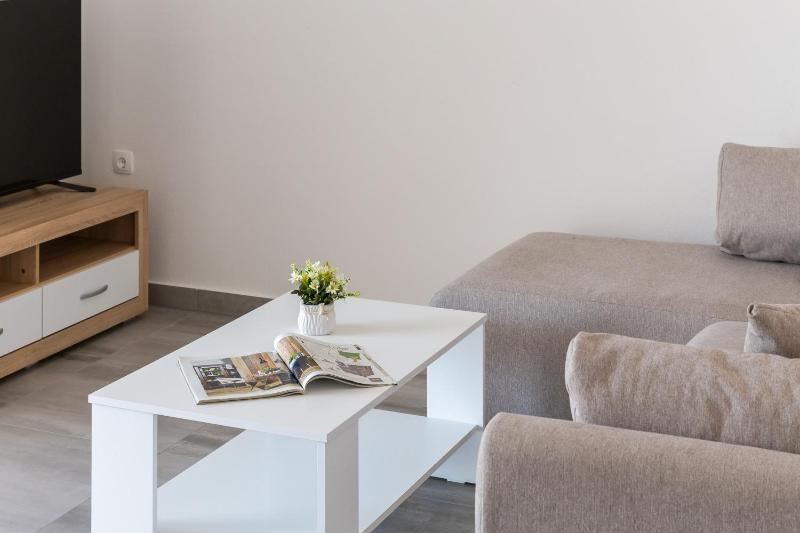 Morena Apartments - image 2
