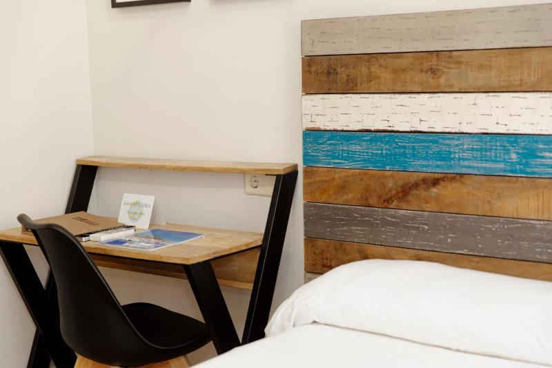 Single Room image 3