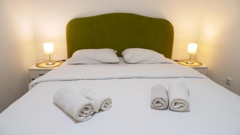 One-Bedroom Apartment image 4