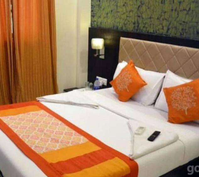 Hotel Avenue Near T-2 International Airport Mumbai Images
