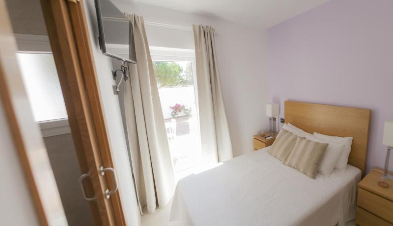 Double Room with Terrace image 3
