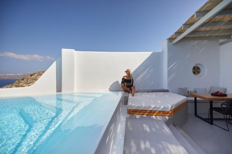 The Diamond Suite with Diamond Infinity Heated Private Pool image 2