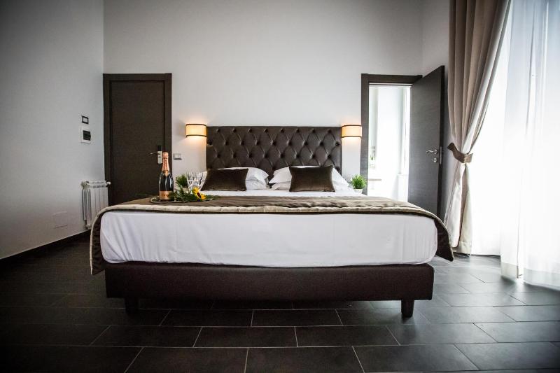 King Room with Balcony image 3
