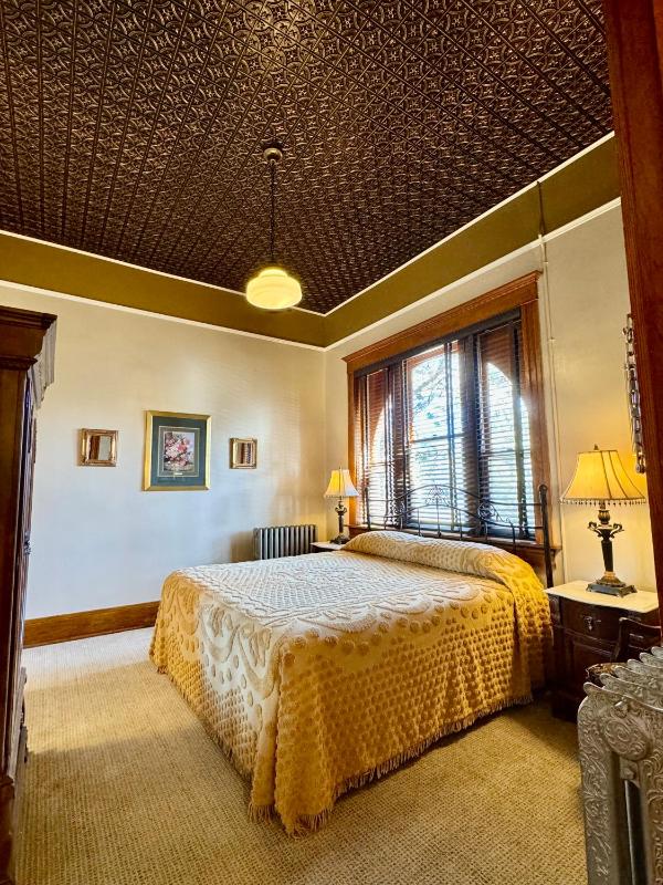 Therapy, 1 King Bed (Second Floor - No Elevator) image 1