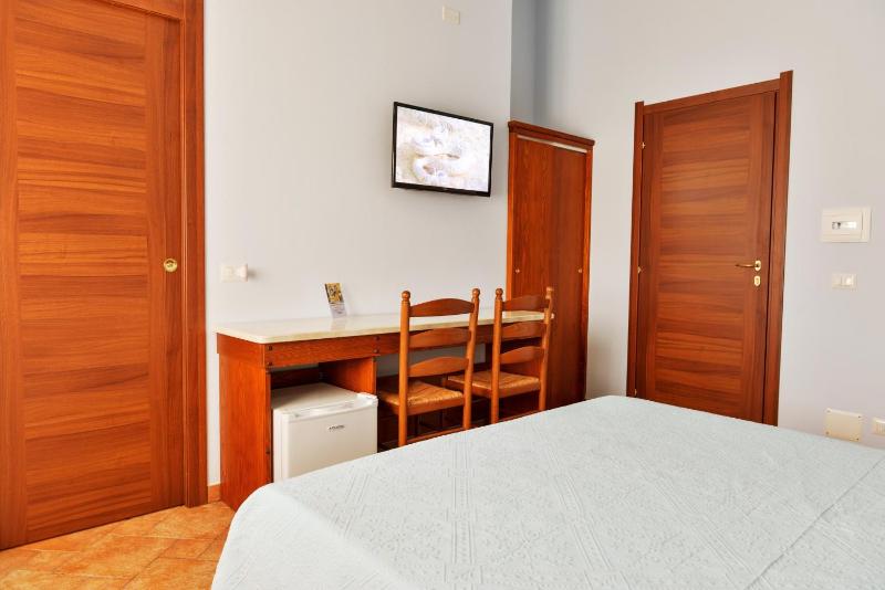 Double Room with Private Bathroom image 2