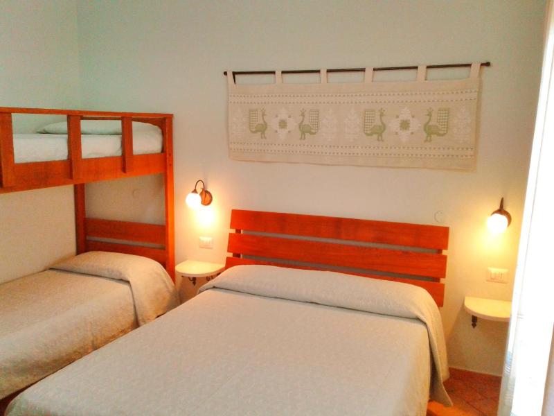 Quadruple Room with Private Bathroom image 2