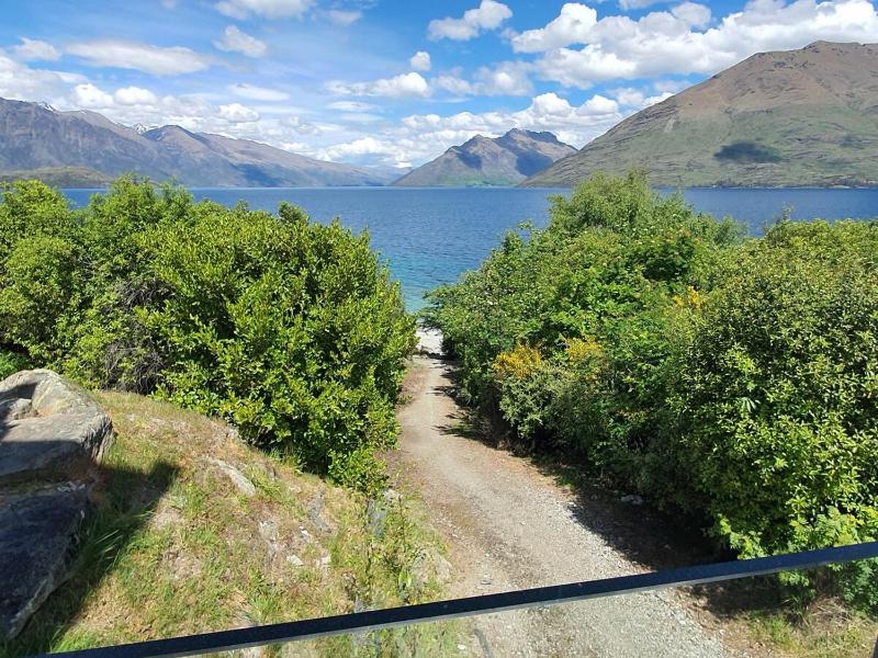 Private Retreat - Stunning Lake & Mountain Views - image 8