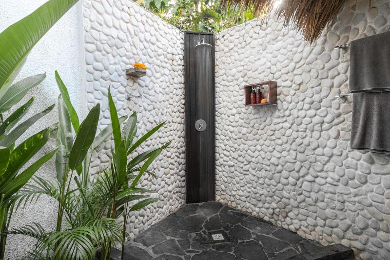 Oasis Bungalows - image 14
