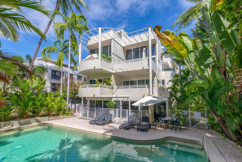 Tropical Escape - image 1