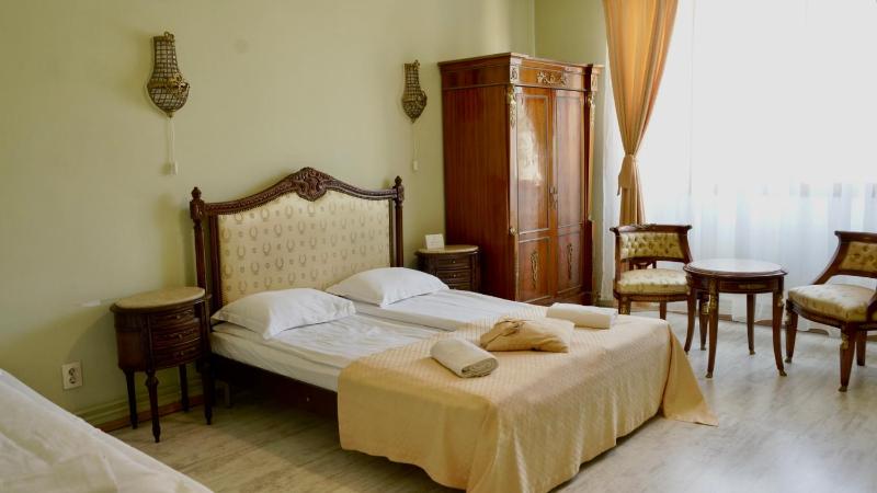 Double Room image 4