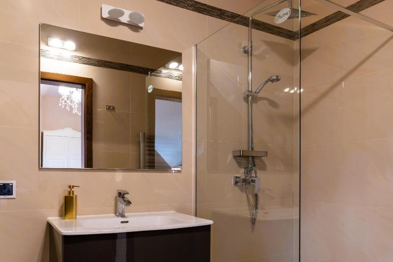 Double Room with Lake View image 1
